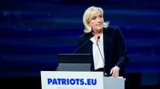 الحكم على زعيمة اليمين المتطرف الفرنسية مارين لوبن بالسجن وعدم الأهلية