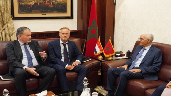 رئيس مجلس النواب الطالبي يجري مباحثات مع وفد عن الأكاديمية الهولندية للمالية