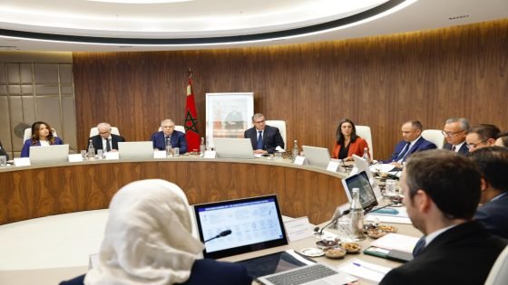 الحكومة المغربية توافق على توقيع عقود مع 5 مستثمرين بكلفة مالية تقدر ب 319 مليار درهم