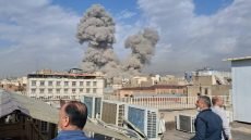 أمريكا وإسرائيل تشنان هجوما واسعا على إيران وانفجارات في مدن عدة