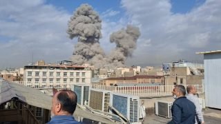 أمريكا وإسرائيل تشنان هجوما واسعا على إيران وانفجارات في مدن عدة