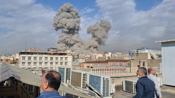 أمريكا وإسرائيل تشنان هجوما واسعا على إيران وانفجارات في مدن عدة